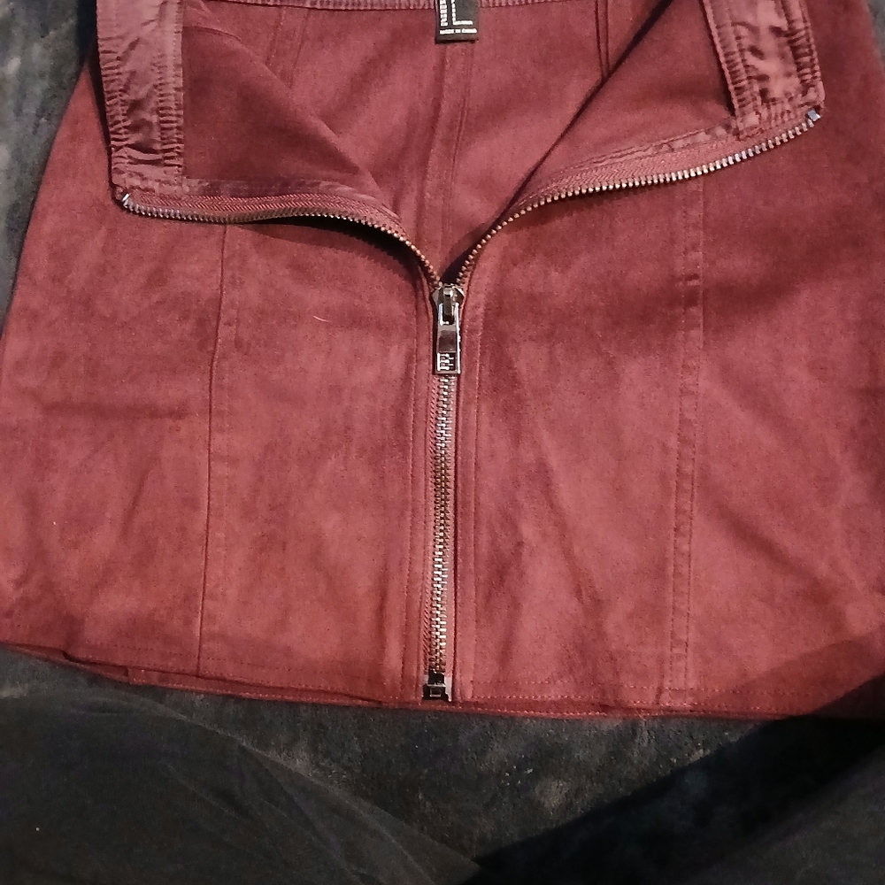 Forever 21 Burgundy Suede-Look Zip Front Mini Skirt - Picture 3 of 4